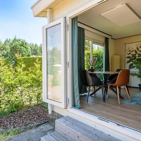 Gezellig Chalet Aan De Veluwse Bosrand Путен Екстериор снимка
