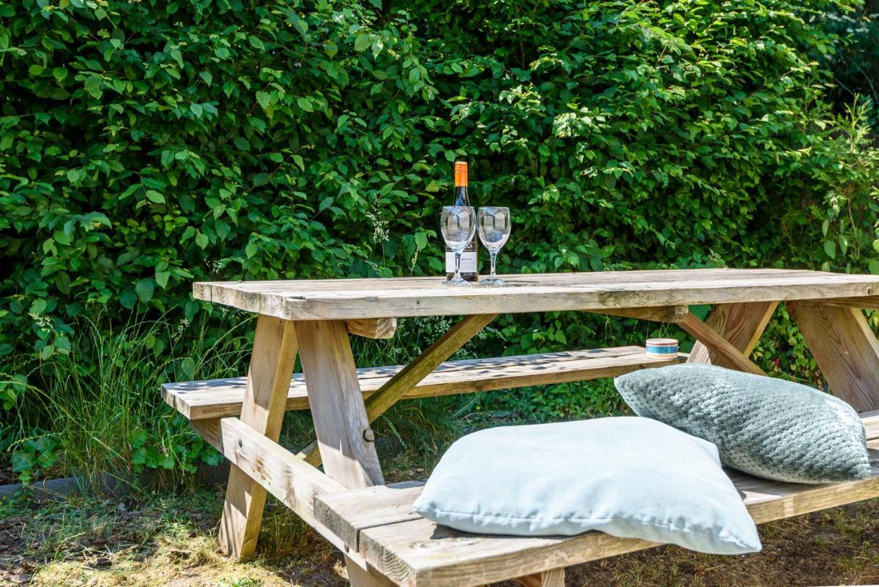 Gezellig Chalet Aan De Veluwse Bosrand Путен Екстериор снимка