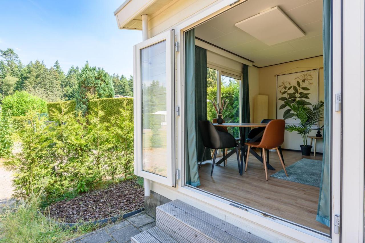 Gezellig Chalet Aan De Veluwse Bosrand Путен Екстериор снимка